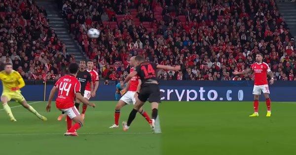 Основою для Трубіна слугує коментар партнера у відеоаналізі гри Бенфіка - Байєр - 0:1.