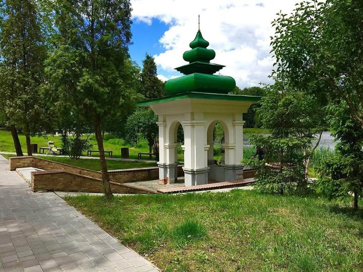У Франківську знову дозволено вживати воду з джерела на міському озері.