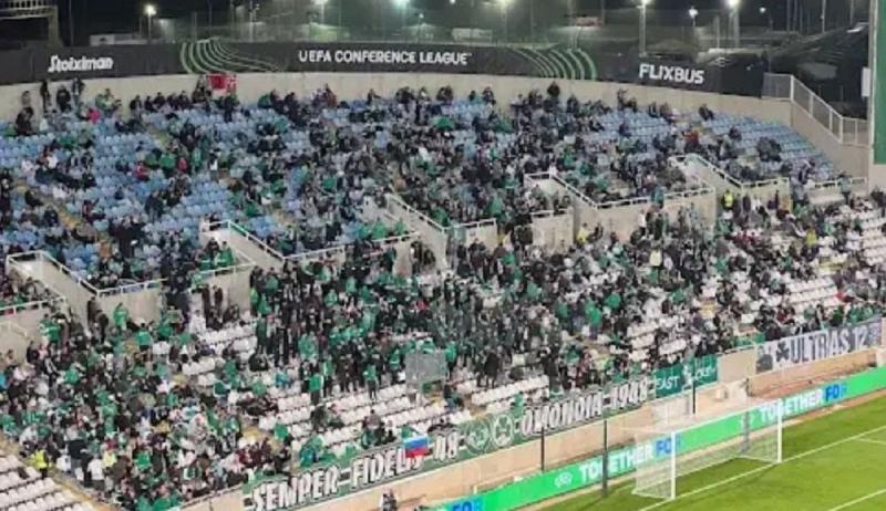 Вболівальники Омонії підняли прапори Росії та СРСР під час матчу з Динамо - ФОТО - Футбол24