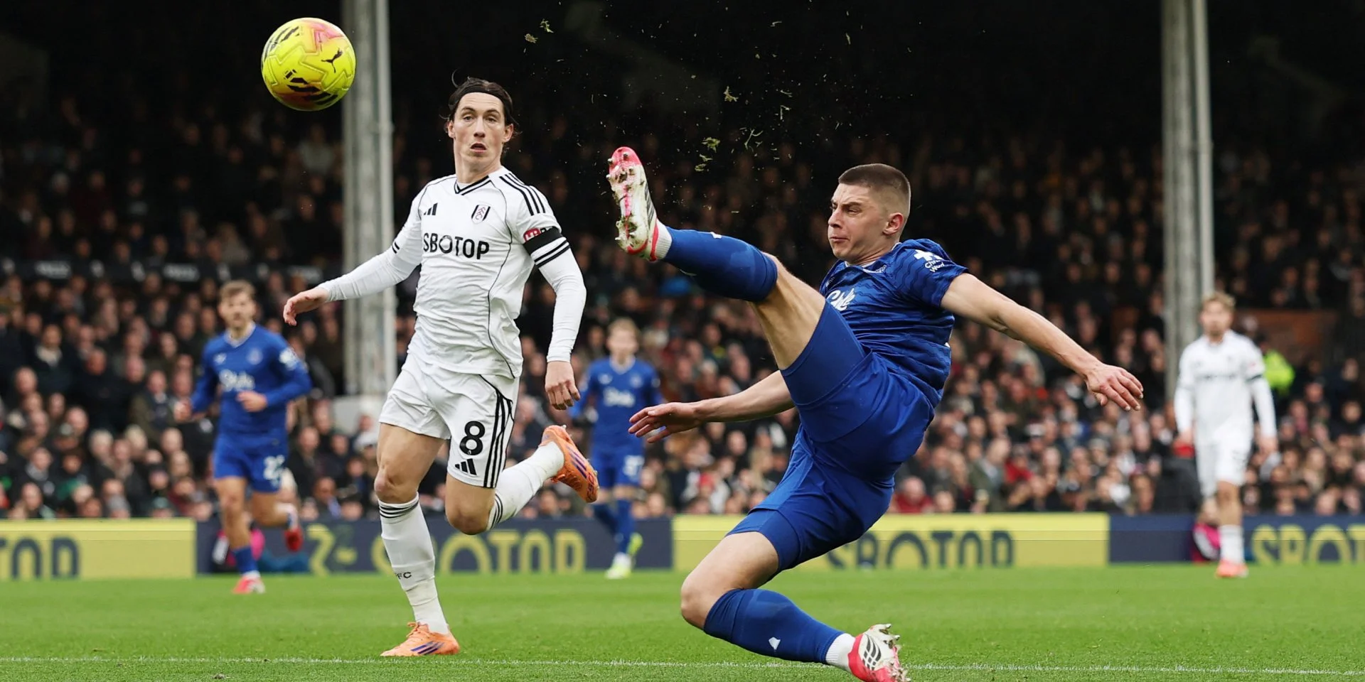 Гравець української збірної вразив свої ворота під час поєдинку англійської Прем'єр-ліги — дивіться відео.