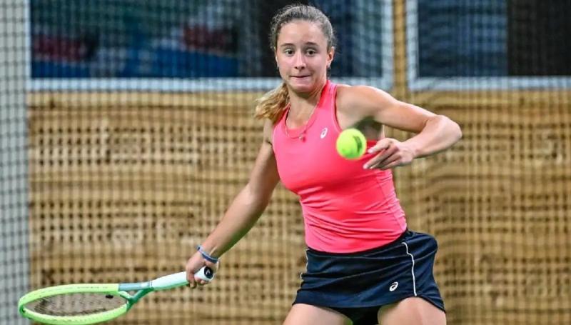 Українська тенісистка не змогла здобути перемогу над російською суперницею у фінальному матчі турніру у Франції, що завадило їй завоювати свій восьмий титул - Футбол24.