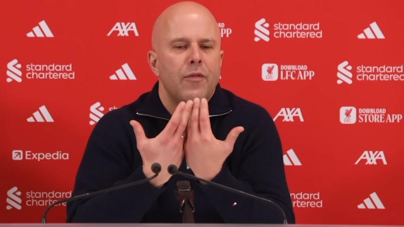 Слот розкритикував арбітраж після поразки Ліверпуля від Манчестер Сіті, порівнявши покарання для Собослая та Гехі: 