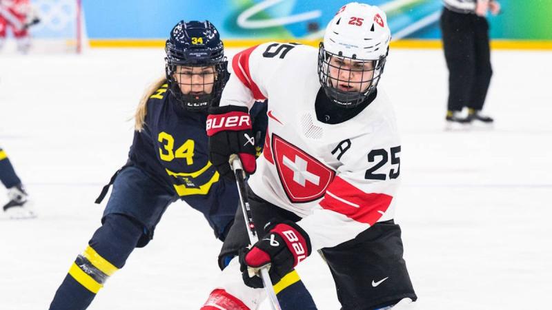 Жіноча хокейна команда Швейцарії здобула бронзову медаль на Олімпійських іграх 2026 року - невиконаний буліт та переможний гол в овертаймі - Футбол24.