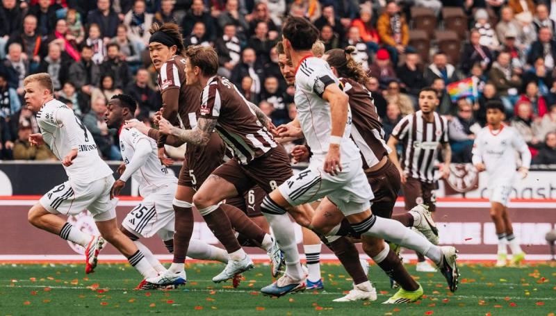 Айнтрахт зіграв в складну нічию з Санкт-Паулі, а стійки воротів вберегли франкфуртську команду від приниження - Футбол24.