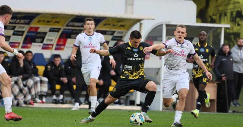 ЛНЗ здолав Шахтар і тепер очолив УПЛ після перемоги над Рухом з рахунком 2:1.