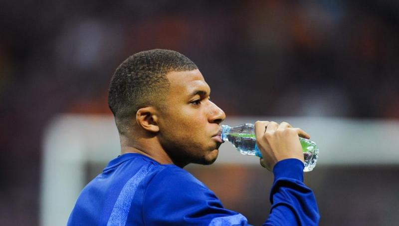 ФІФА схвалила можливість розміщення рекламних оголошень під час перерв на водопій під час Чемпіонату світу 2026 року - Футбол24.