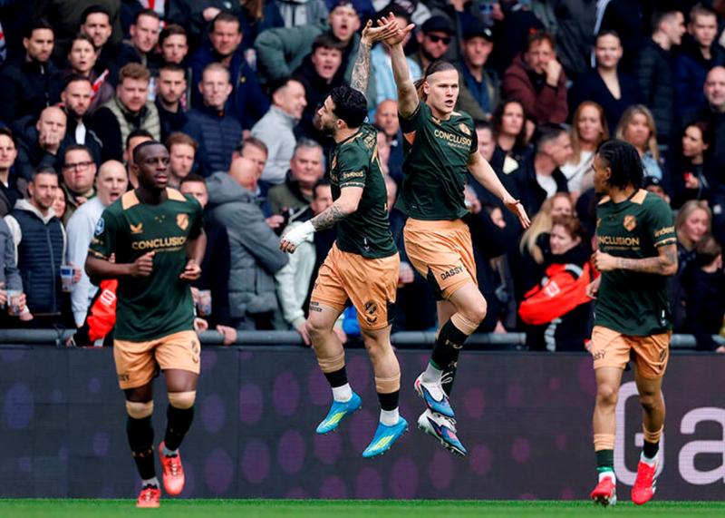 Степанов забезпечує перевагу Утрехту в поєдинку з ПСВ.