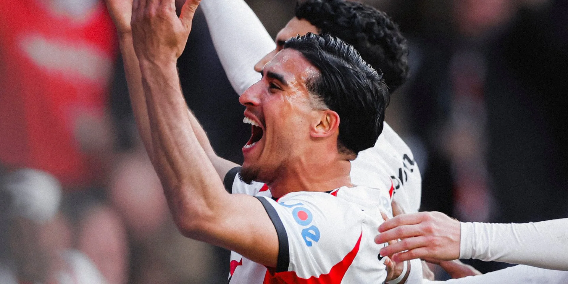 Неймовірний досягнення в історії: ПСВ здобув титул чемпіона Нідерландів з футболу втретє поспіль, встановивши рекордно ранній термін для цього звання.