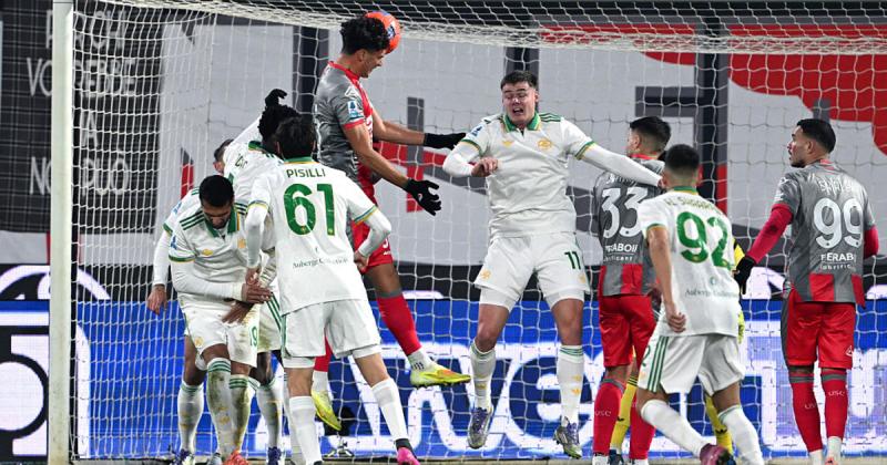 Рома здобула перемогу над Кремонезе з рахунком 3:1, що дозволило їй зайняти першу сходинку в Серії А - Спорт bigmir)net.