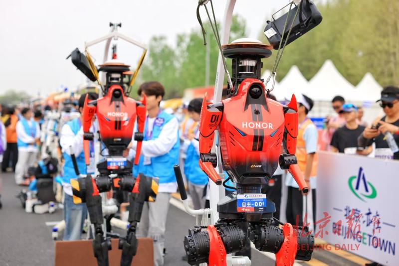 У Пекіні роботи-люди перевершили людей на півмарафоні | Еспресо