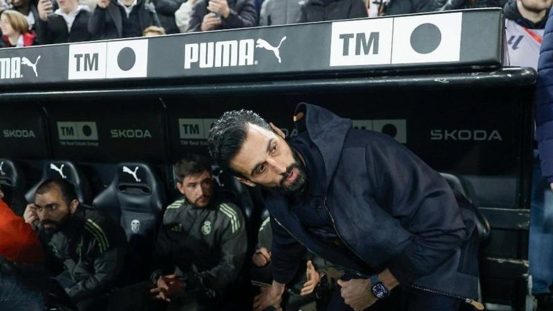 У Арбелоа виникла суперечка з футболістами Реала, які висловлюють невдоволення несправедливим ставленням до двох своїх товаришів по команді - Футбол24.